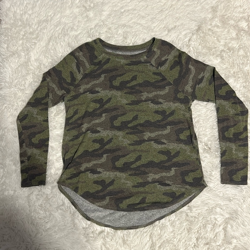 American Eagle camo soft and sexy plush top